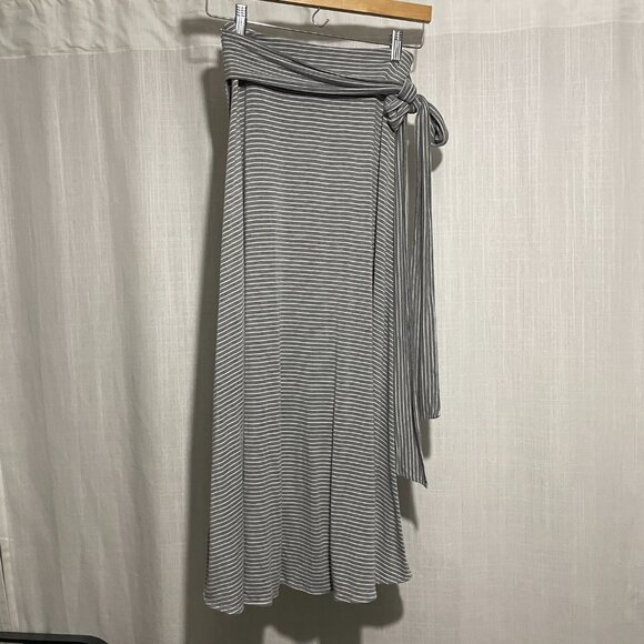 Gap grey + white striped true-wrap skirt, Small - Picture 4 of 8